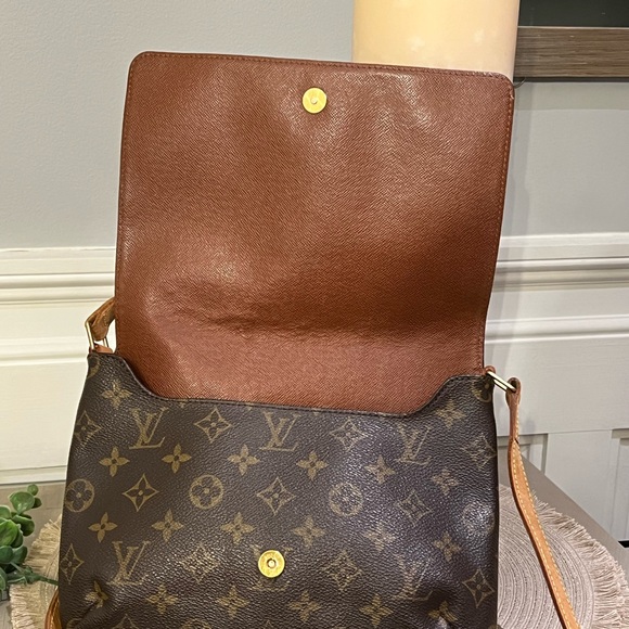 Louis Vuitton Musette Tango Crossbody - Picture 9 of 13